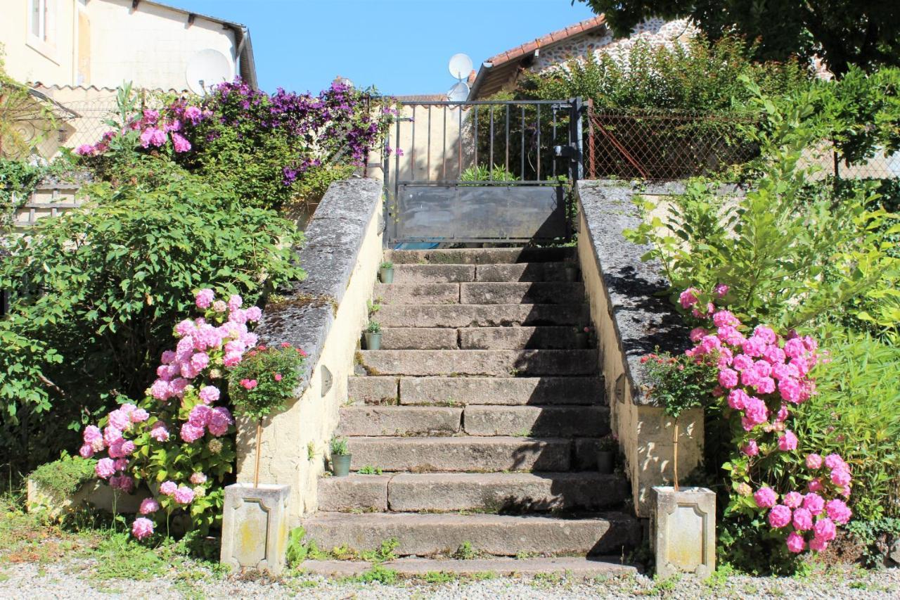Bed and Breakfast La Source à Availles-Limouzine Extérieur photo
